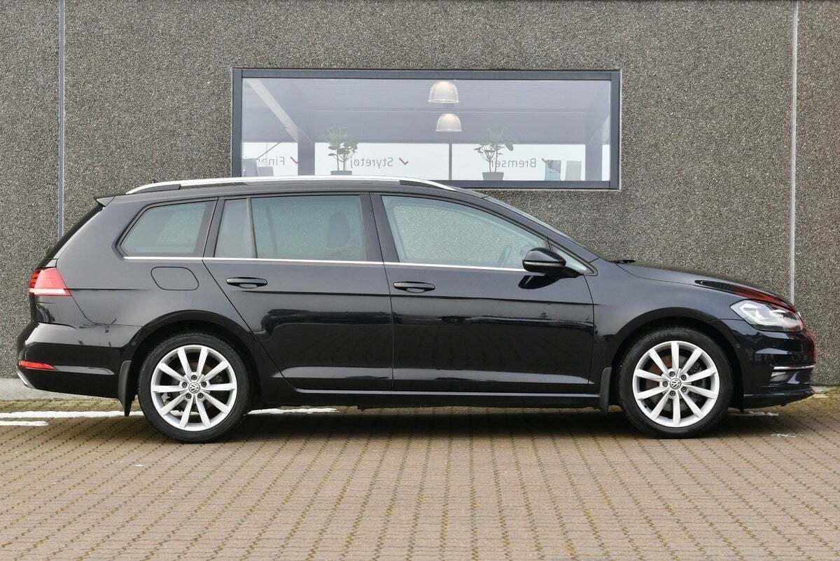 Sort VW Golf VII fra 2017