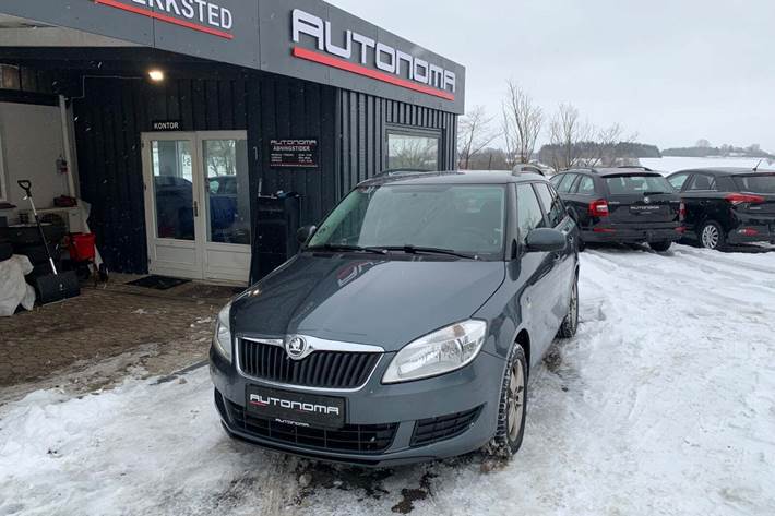 Grå Skoda Fabia fra 2014