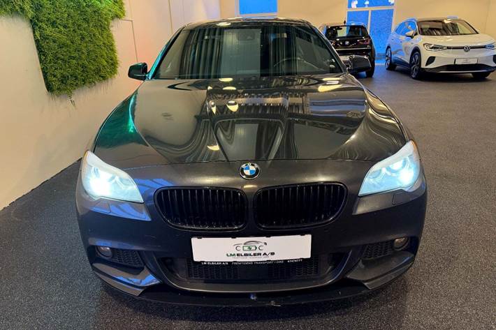 Grå BMW 530d fra 2010