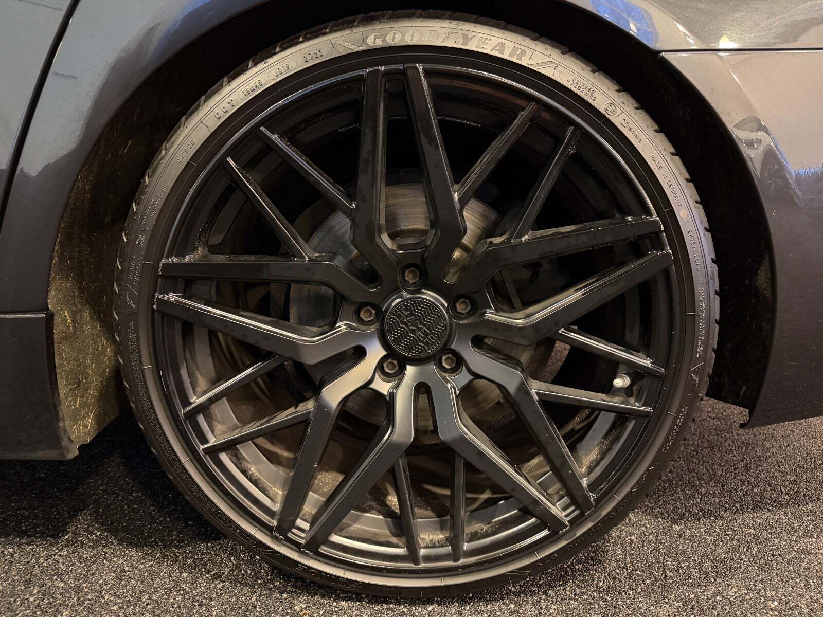 Grå BMW 530d fra 2010