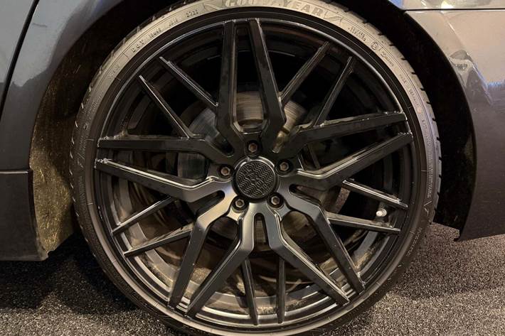 Grå BMW 530d fra 2010