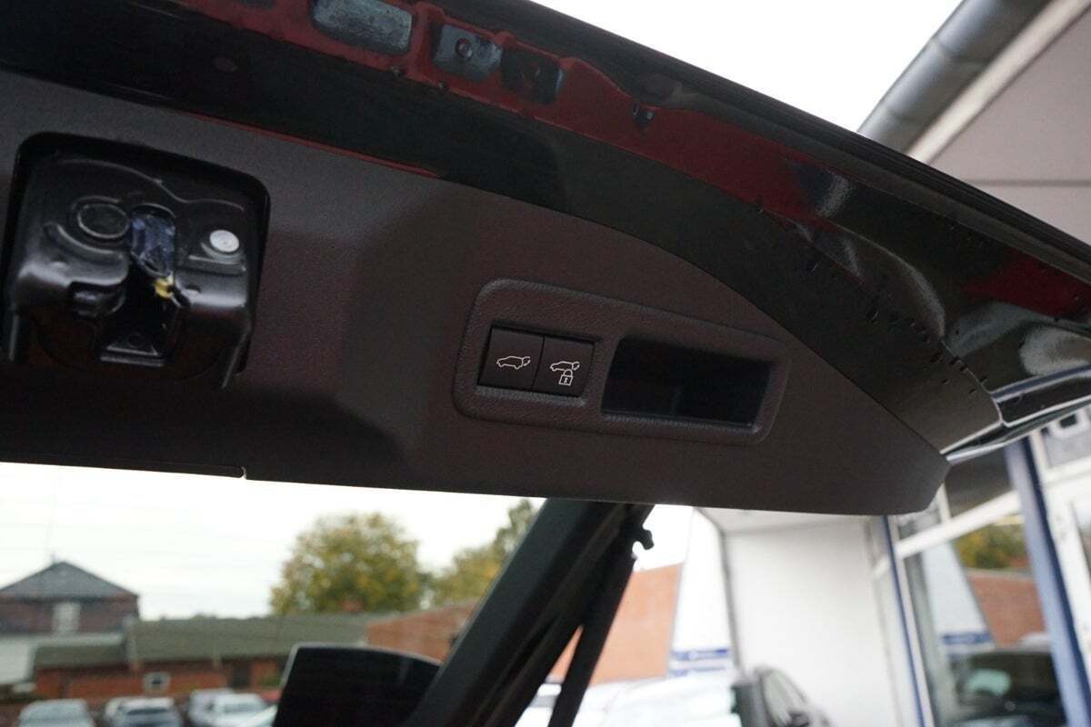 Sort Toyota BZ4X fra 2024