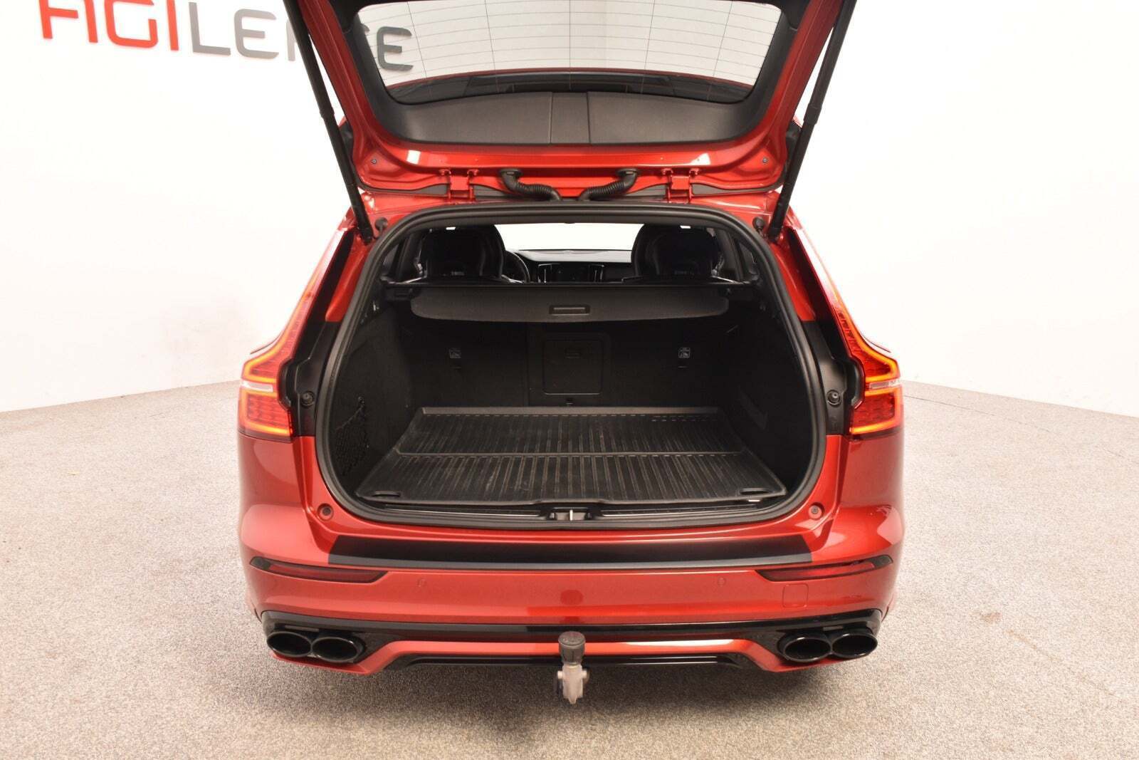 Rød Volvo V60 fra 2019