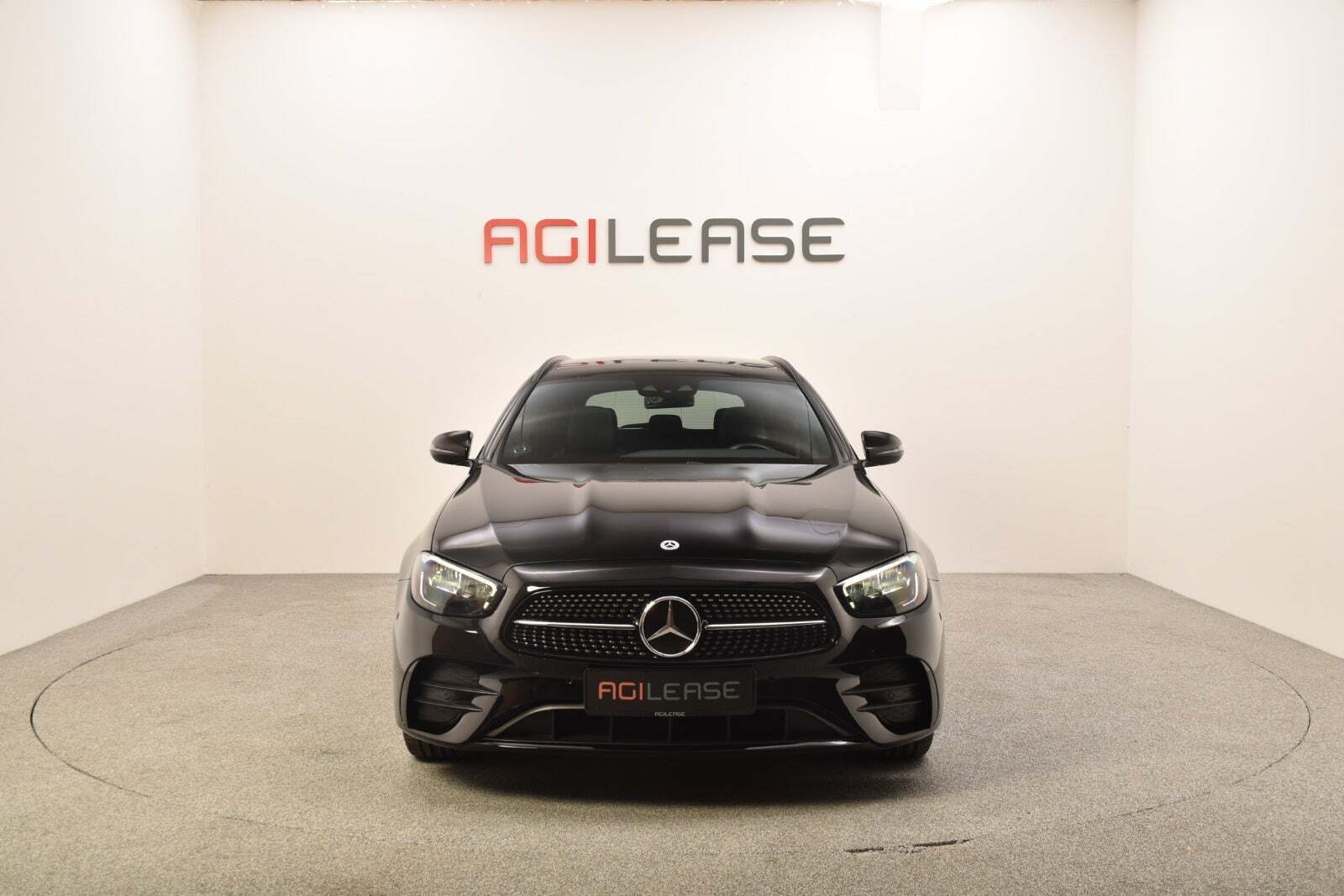 Mercedes E300 de 2,0 AMG Line Night Edition stc. aut.