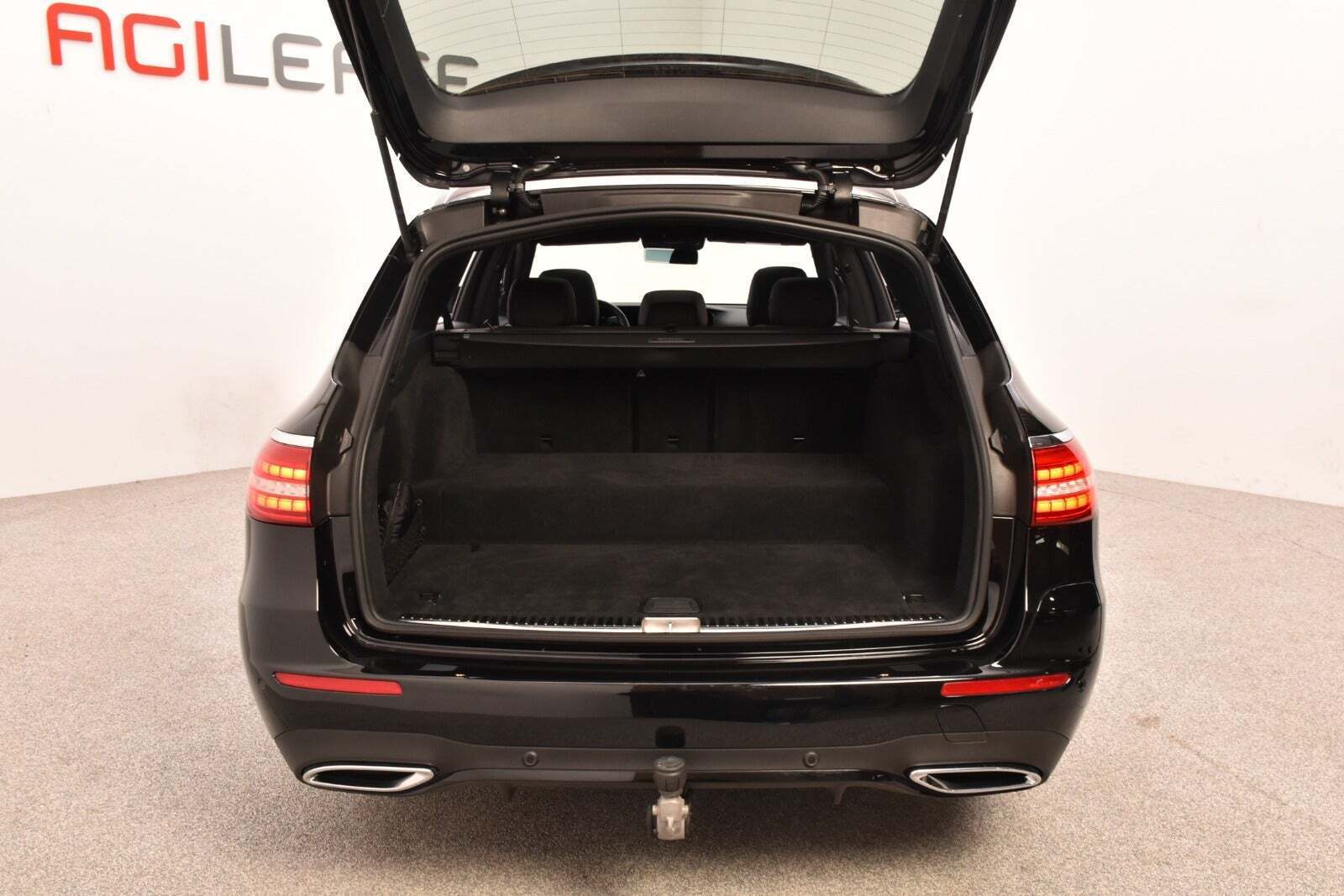 Sort Mercedes E300 de fra 2021