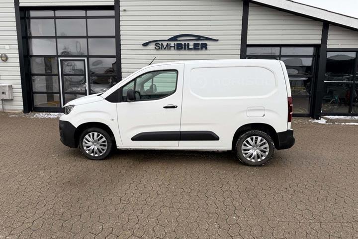 Hvid Peugeot Partner fra 2022
