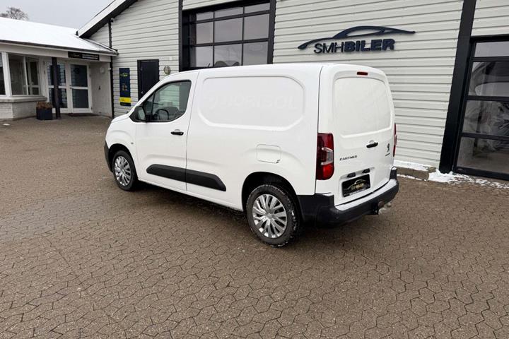Hvid Peugeot Partner fra 2022