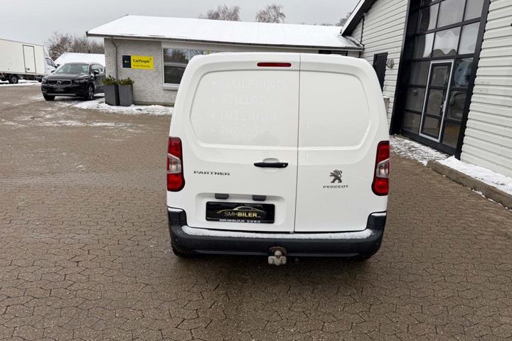 Hvid Peugeot Partner fra 2022