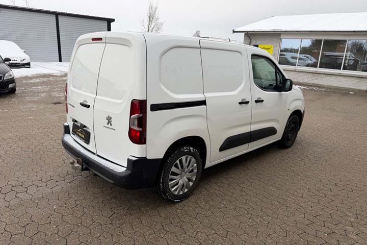 Hvid Peugeot Partner fra 2022