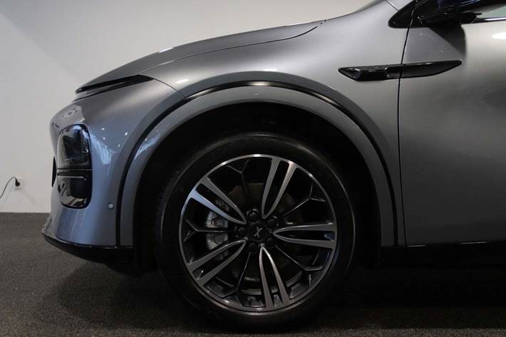 Grå Xpeng G6 fra 2024