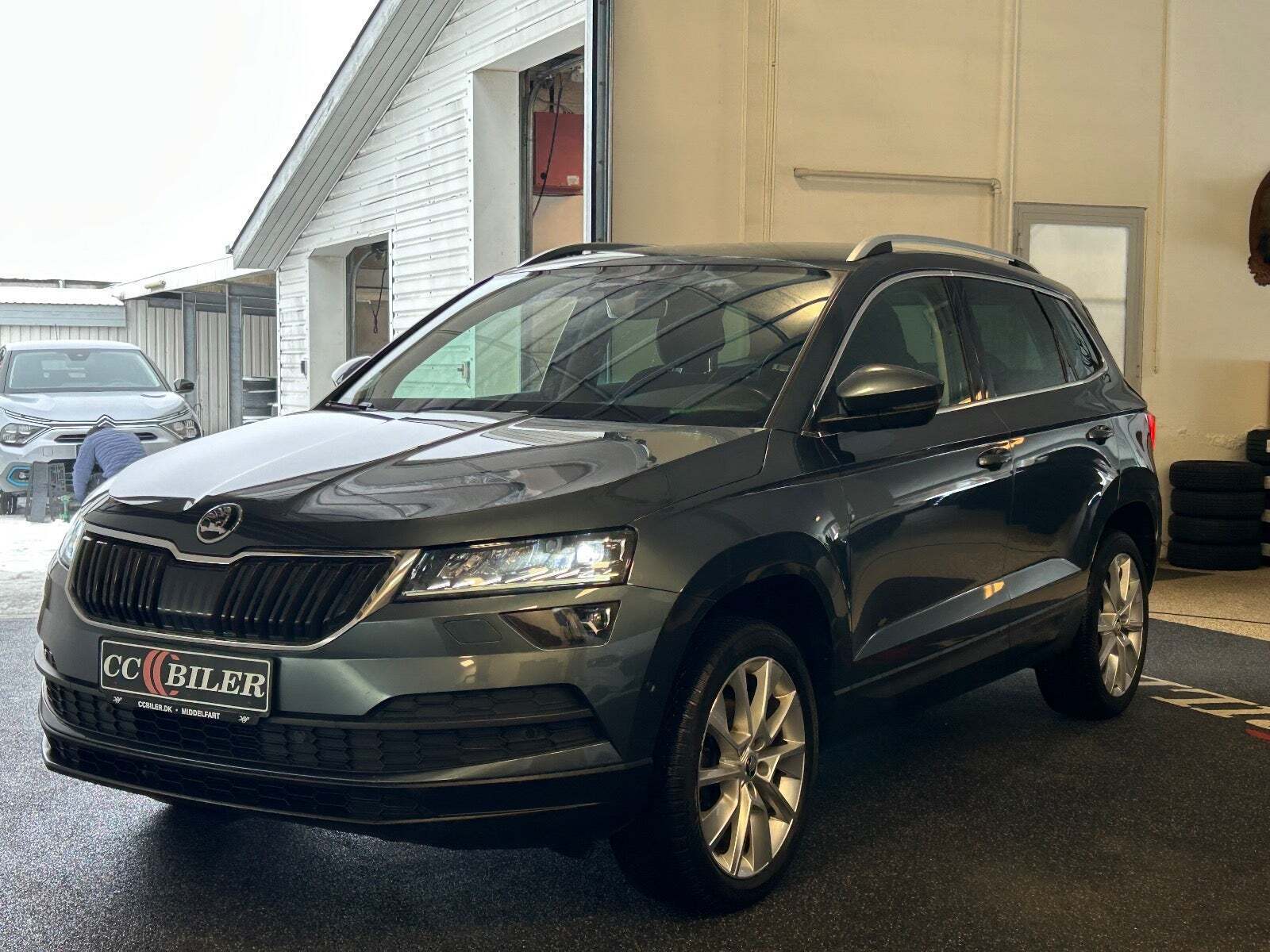 Grå Skoda Karoq fra 2020