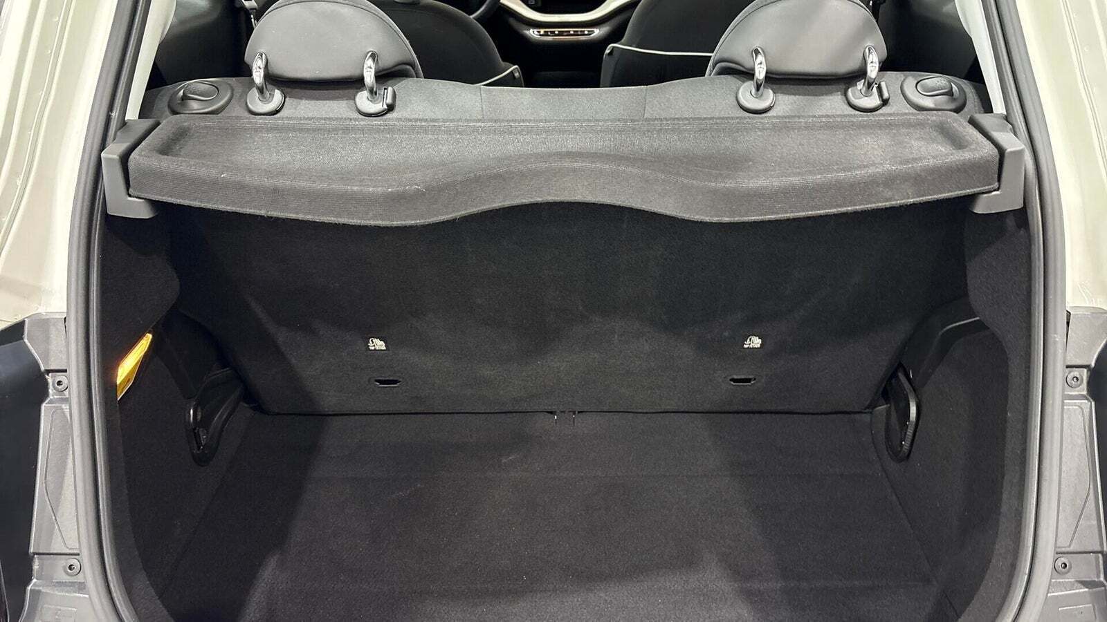 Hvid Fiat 500e fra 2022