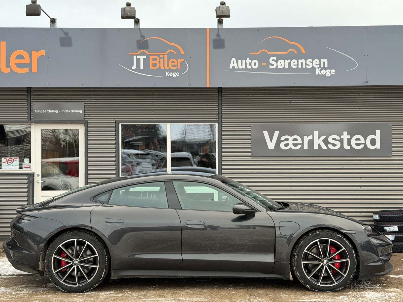 Grå Porsche Taycan 4S fra 2020