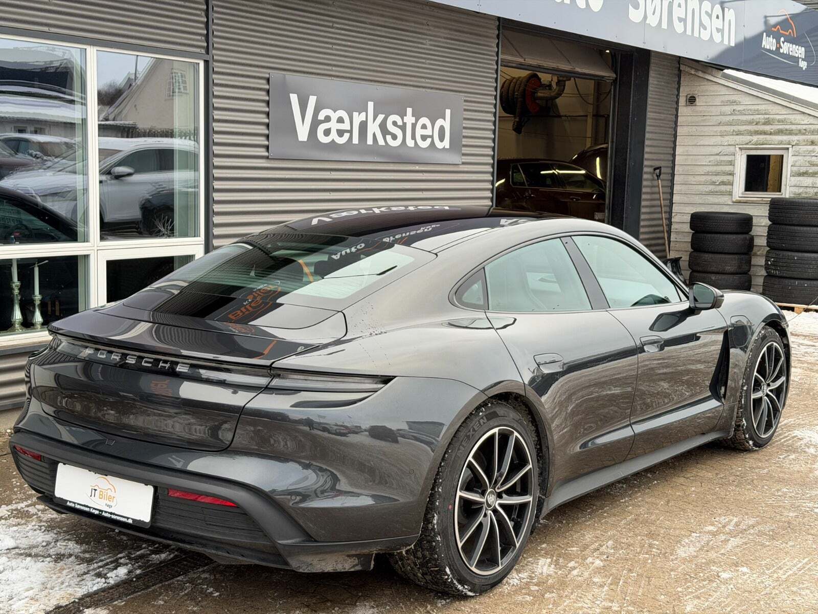 Grå Porsche Taycan 4S fra 2020