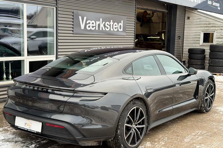Grå Porsche Taycan 4S fra 2020