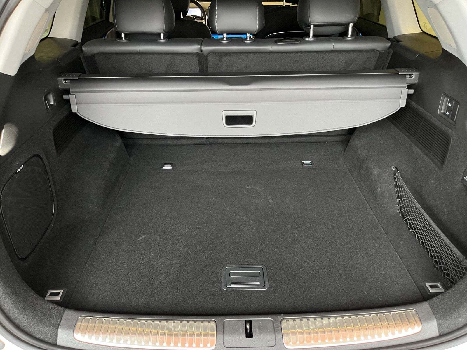 Hvid Xpeng G9 fra 2023