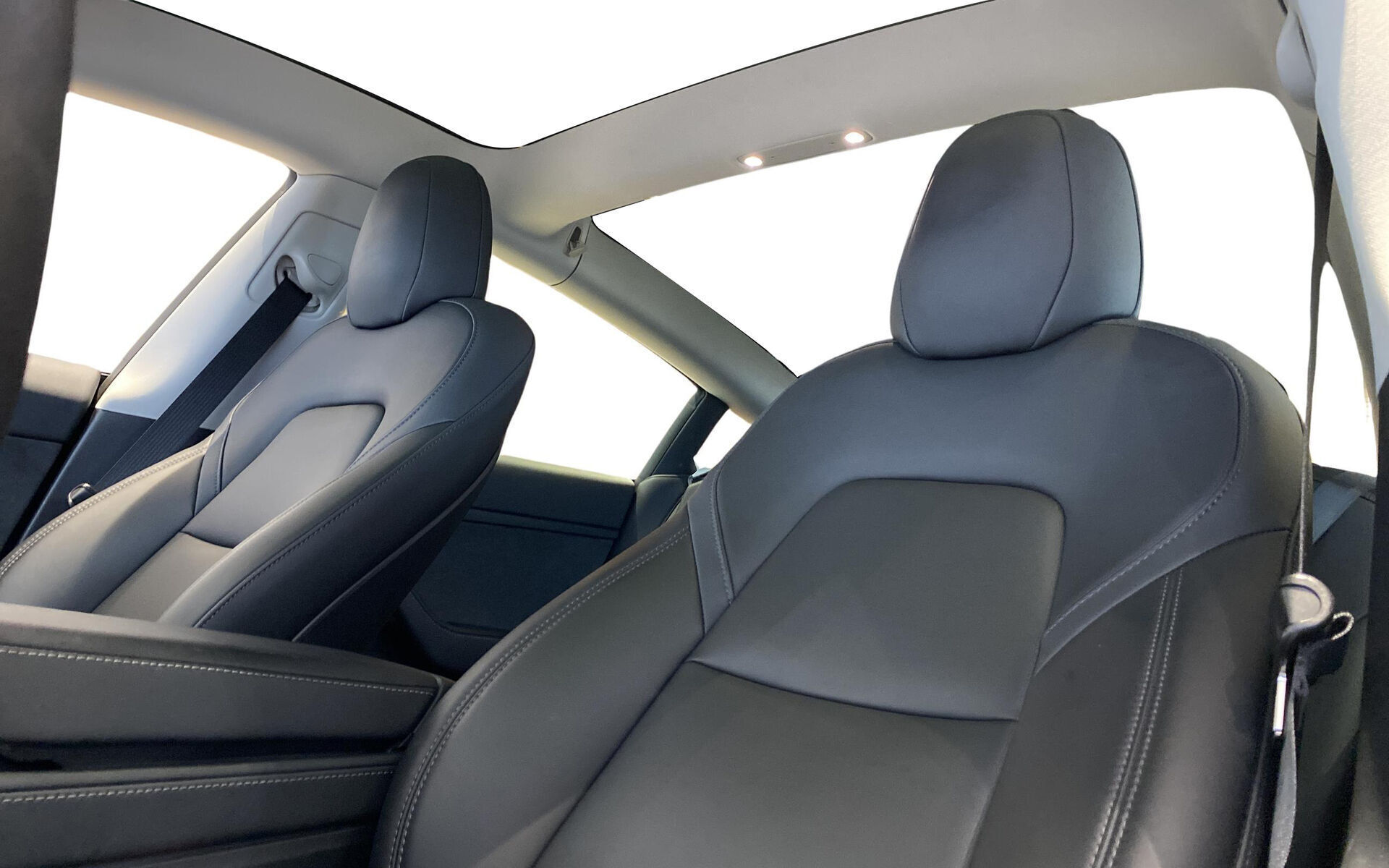 Blå Tesla Model 3 fra 2022