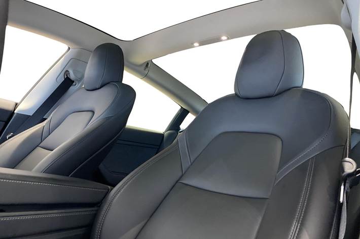 Blå Tesla Model 3 fra 2022