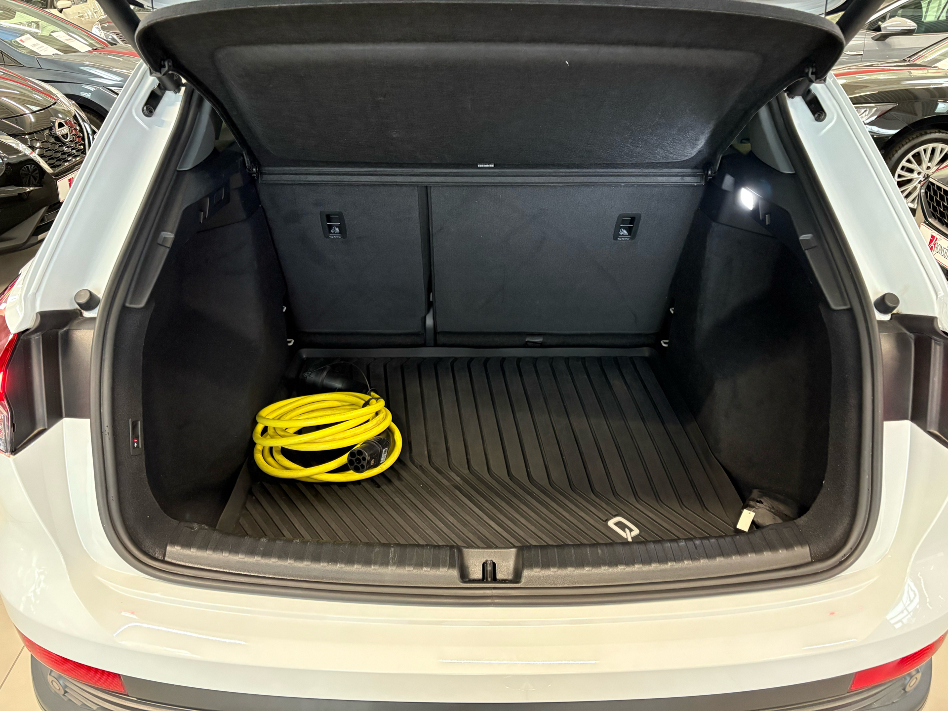 Hvid Audi Q4 fra 2024