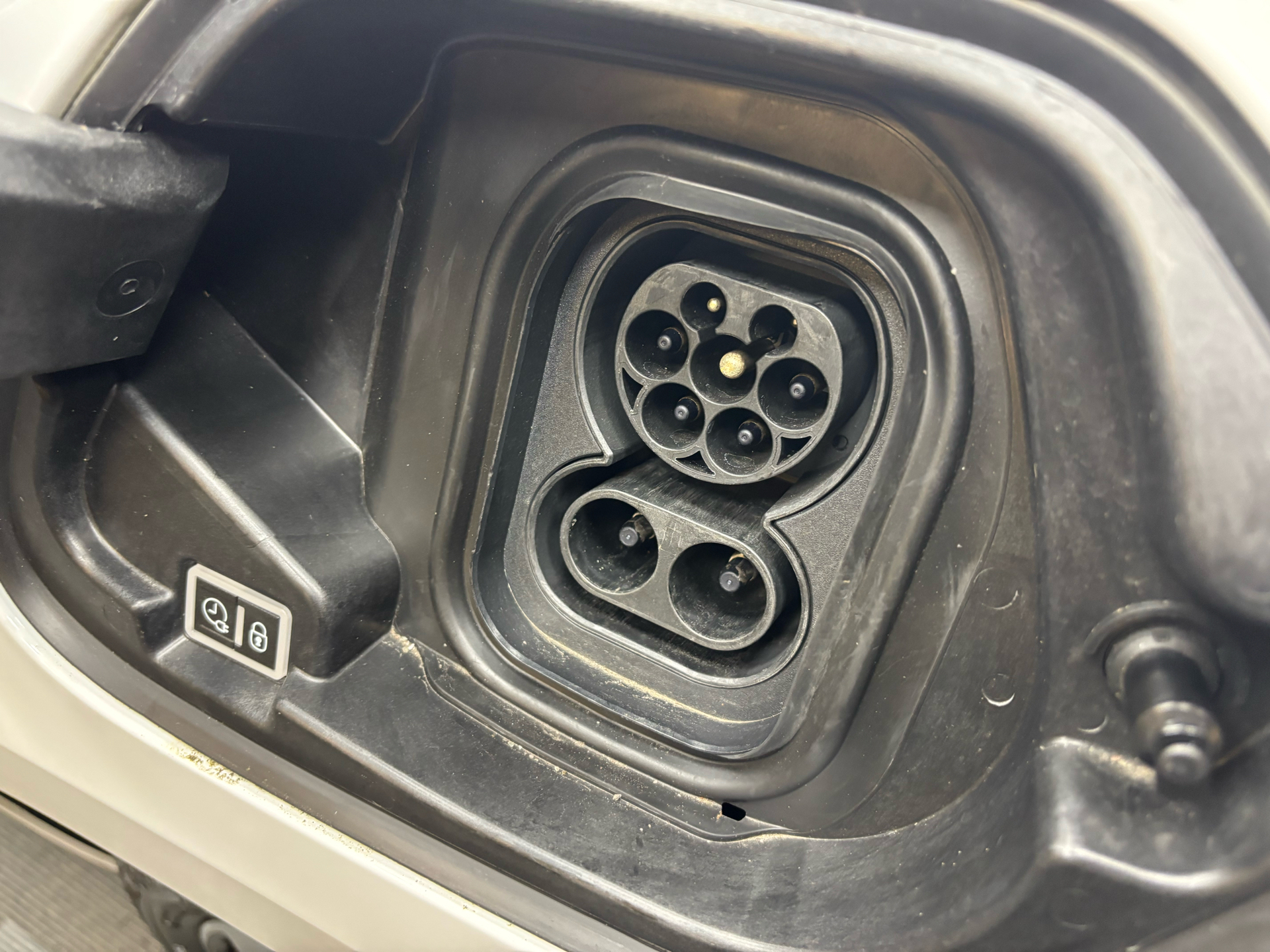 Blå Opel Corsa-e fra 2023