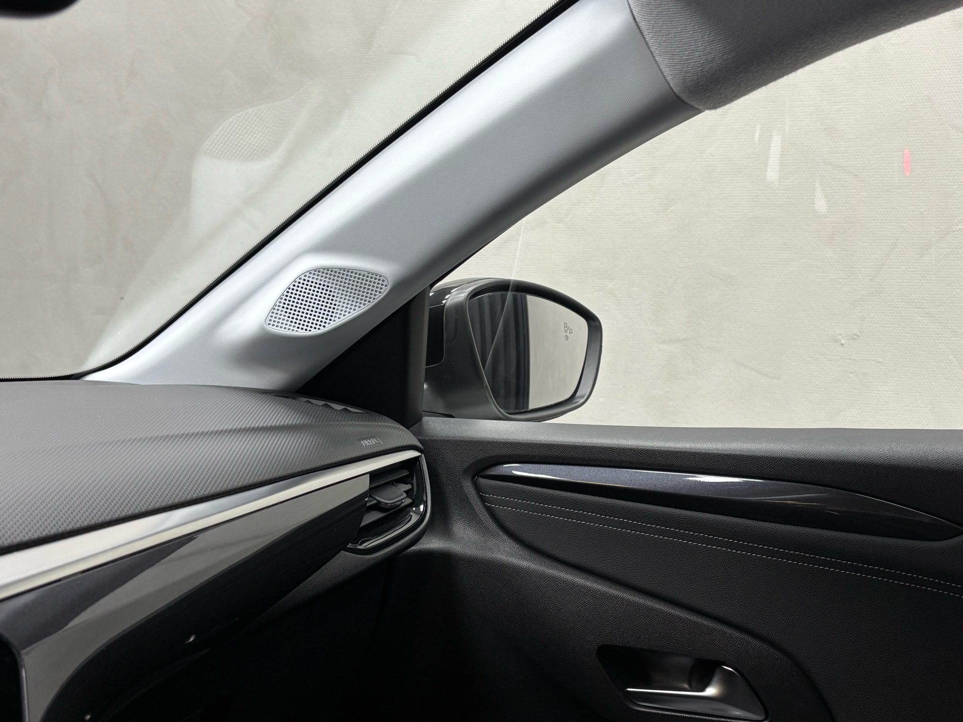 Hvid Opel Corsa-e fra 2023