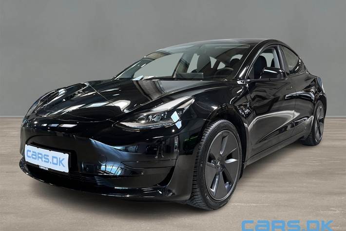Sort Tesla Model 3 fra 2023 set udefra