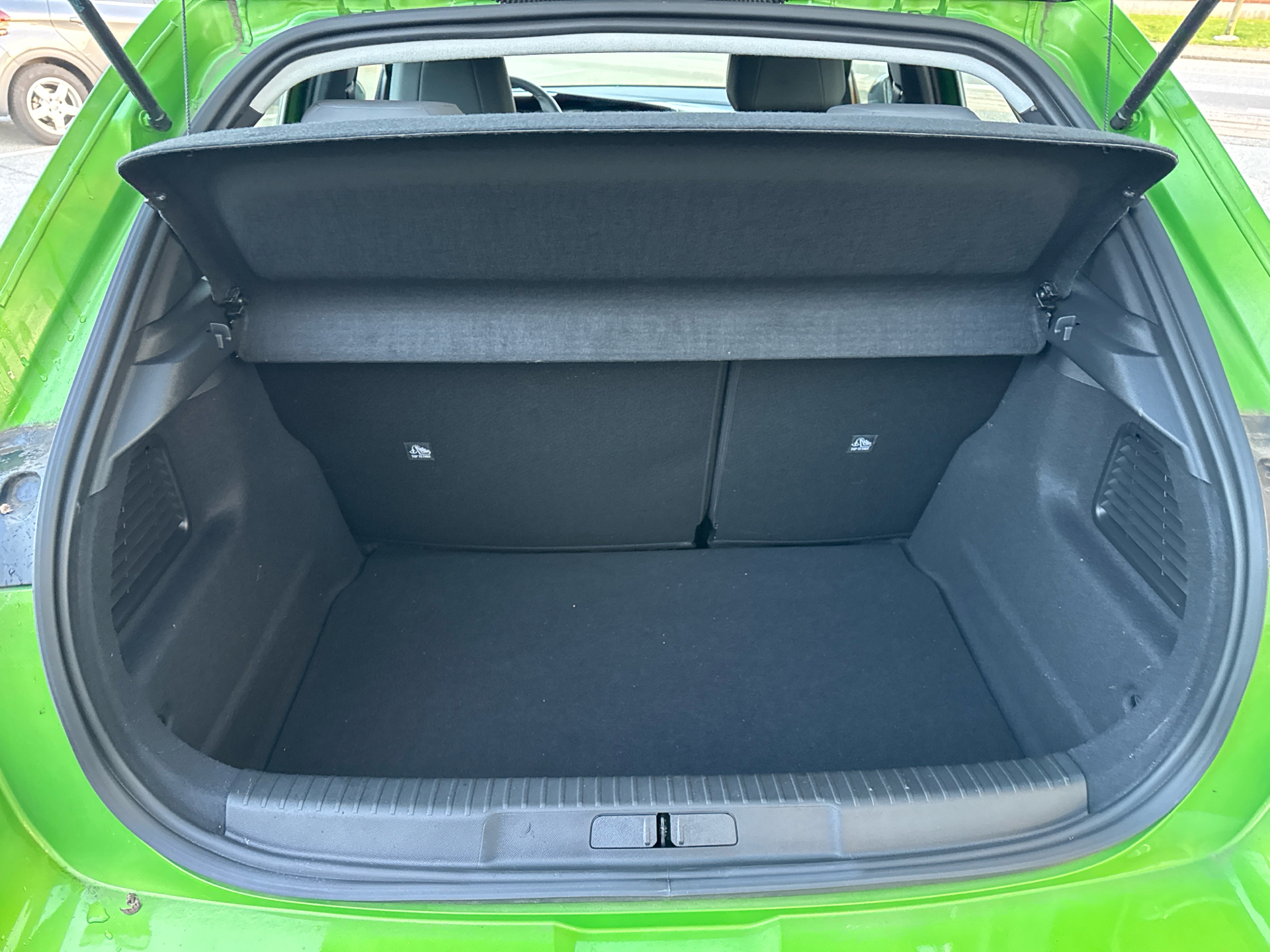 Grøn Opel Mokka-e fra 2023