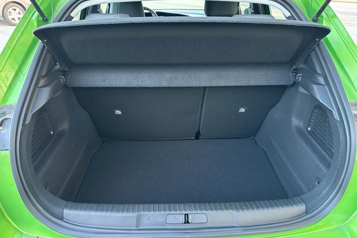 Grøn Opel Mokka-e fra 2023