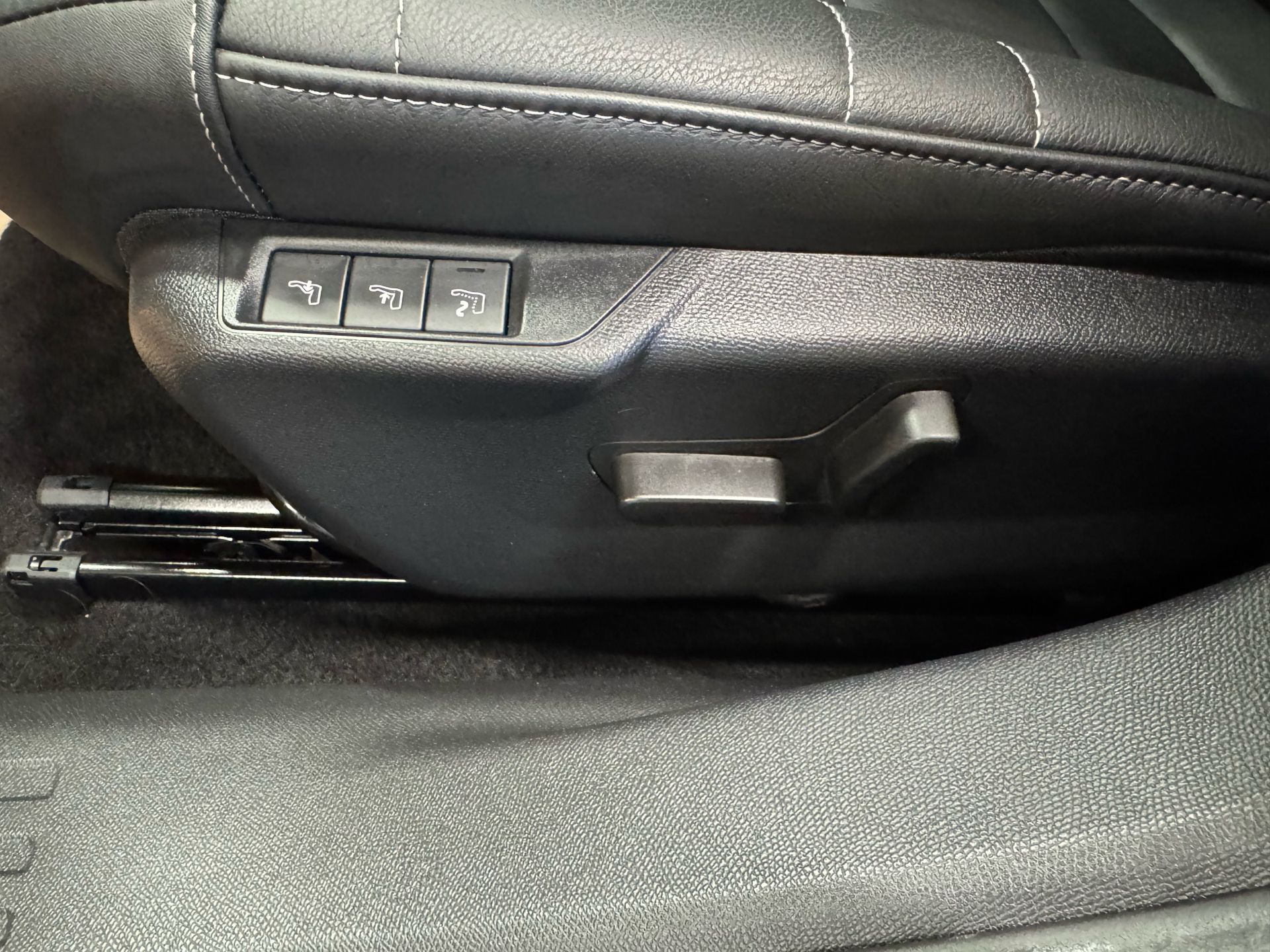 Grå Citroën ë-C4 X fra 2024