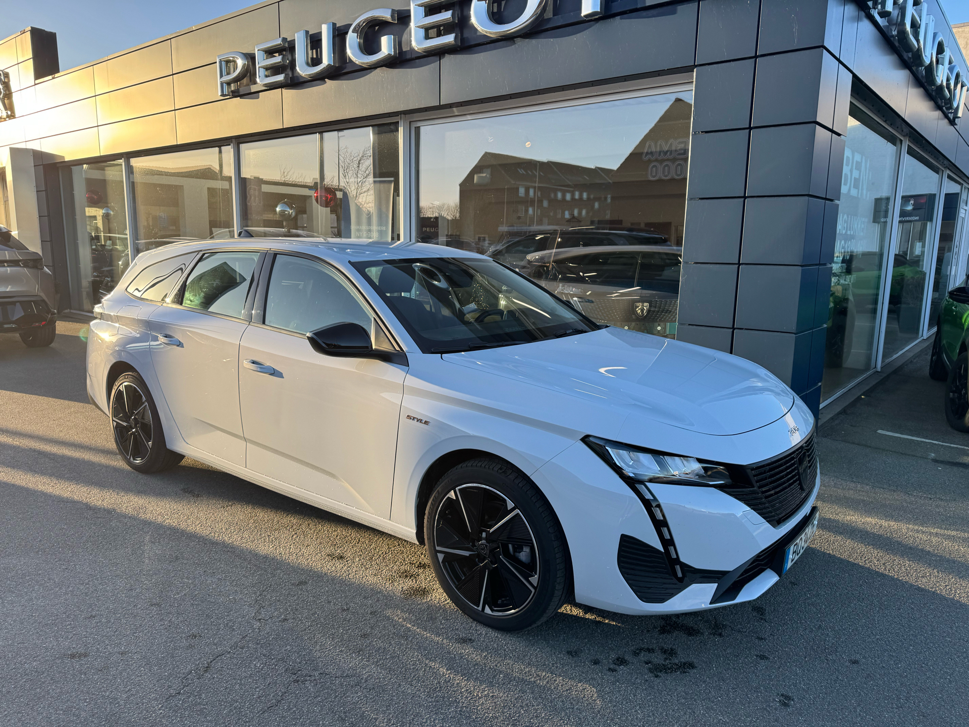 Peugeot E-308 SW EL Style 156HK Stc Aut.