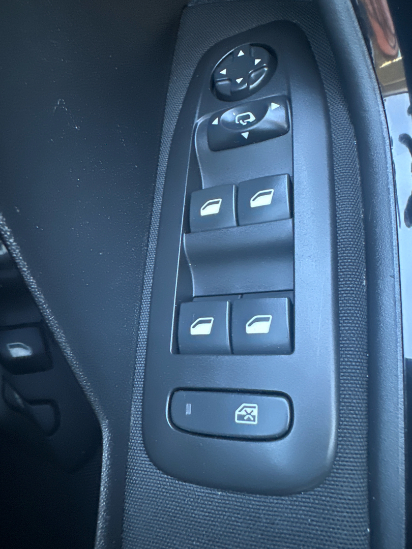 Sort Peugeot 208 fra 2019