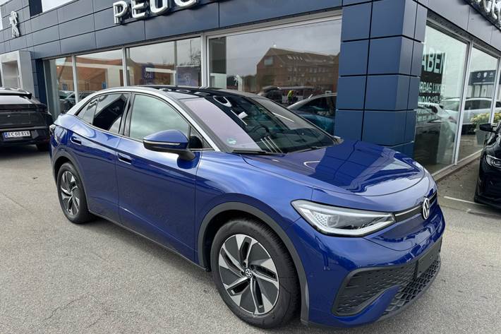 Blå VW ID.5 fra 2025 set udefra