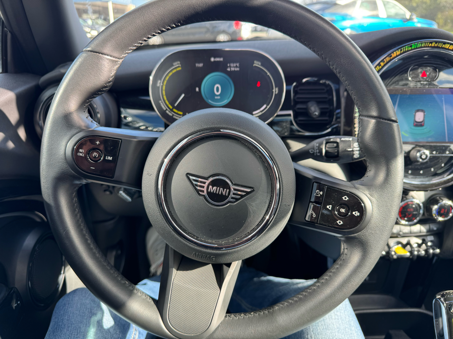 Grå Mini Cooper fra 2021