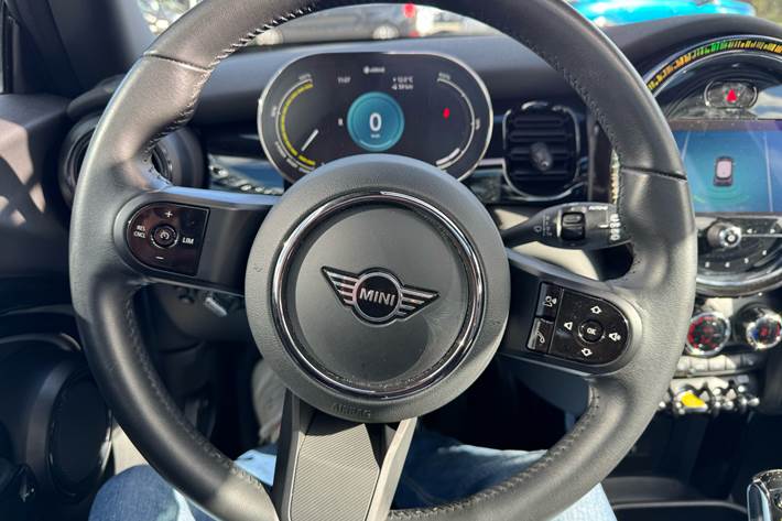 Grå Mini Cooper fra 2021