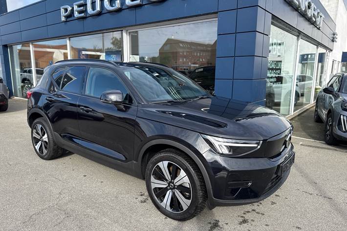 Sort Volvo XC40 fra 2023 set udefra