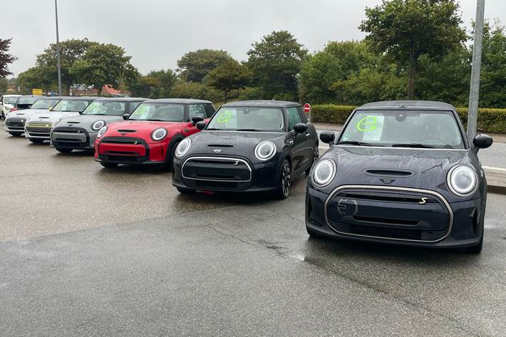 Hvid Mini Cooper fra 2020
