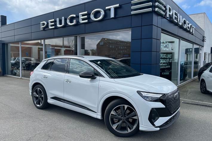 Hvid Audi Q4 fra 2022 set udefra