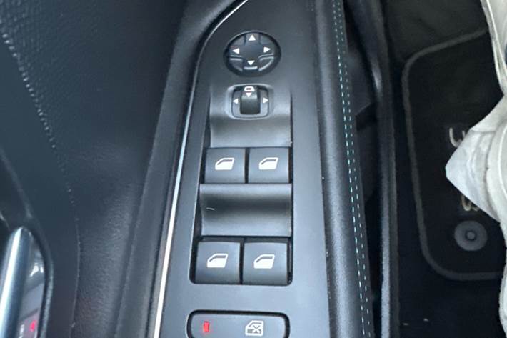 Sort Peugeot 3008 fra 2024