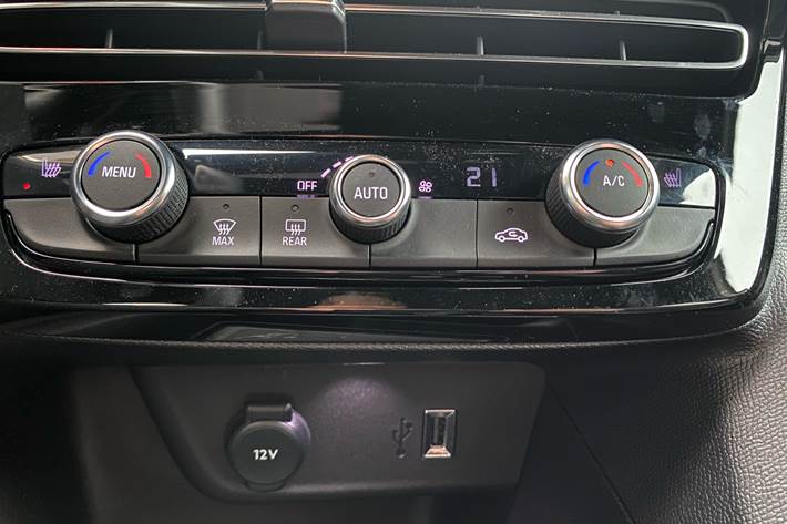 Hvid Opel Mokka fra 2023