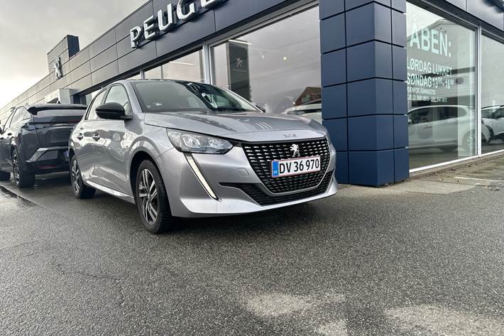 Grå Peugeot 208 fra 2023