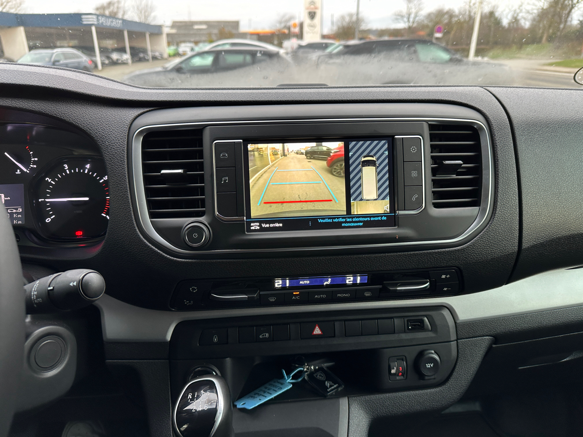 Hvid Peugeot Expert fra 2023