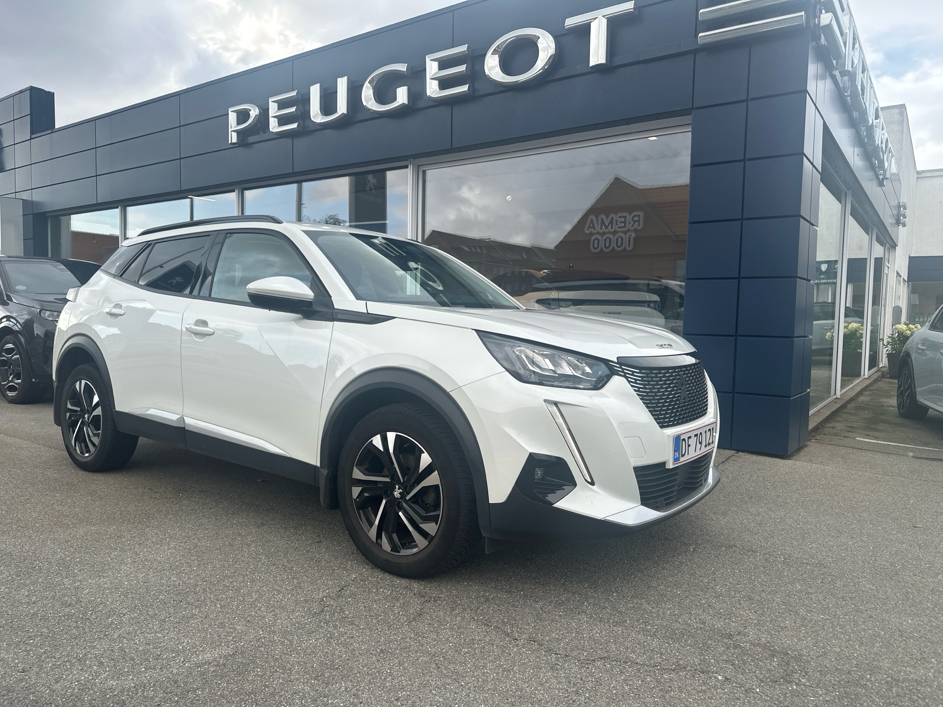 Peugeot 2008 1,2 PureTech Platin Sport 130HK 5d