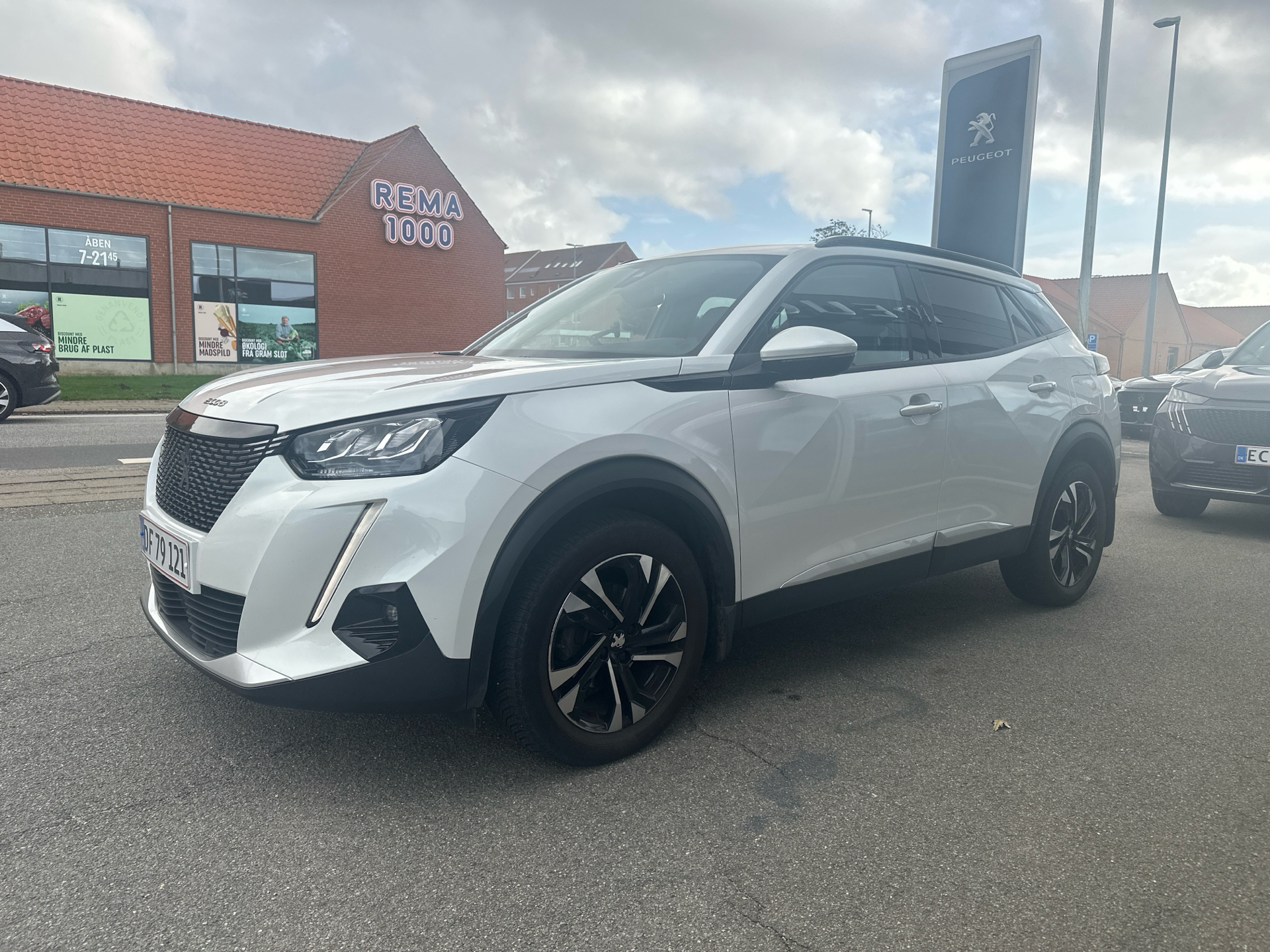 Peugeot 2008 1,2 PureTech Platin Sport 130HK 5d