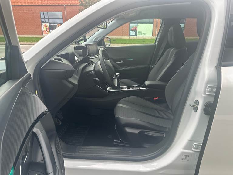 Peugeot 2008 1,2 PureTech Platin Sport 130HK 5d