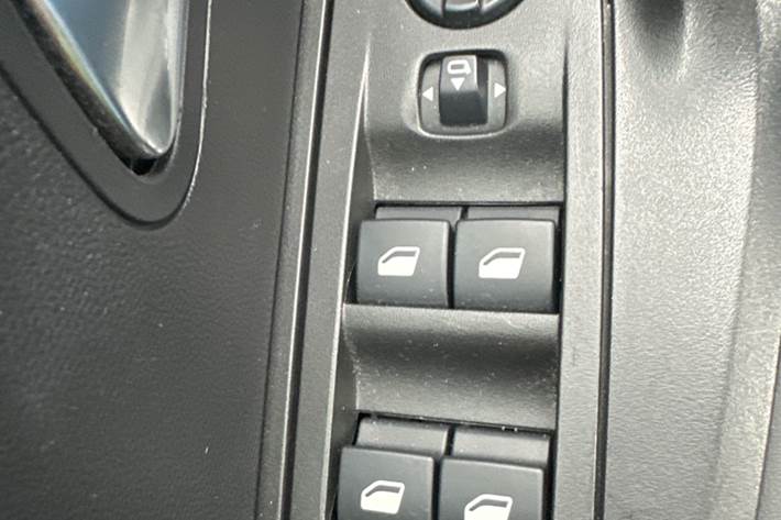 Hvid Peugeot 2008 fra 2022