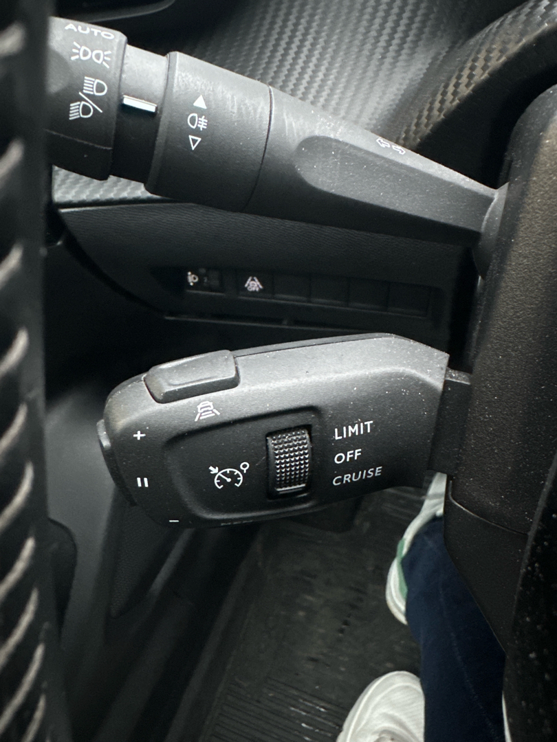 Hvid Peugeot 2008 fra 2020