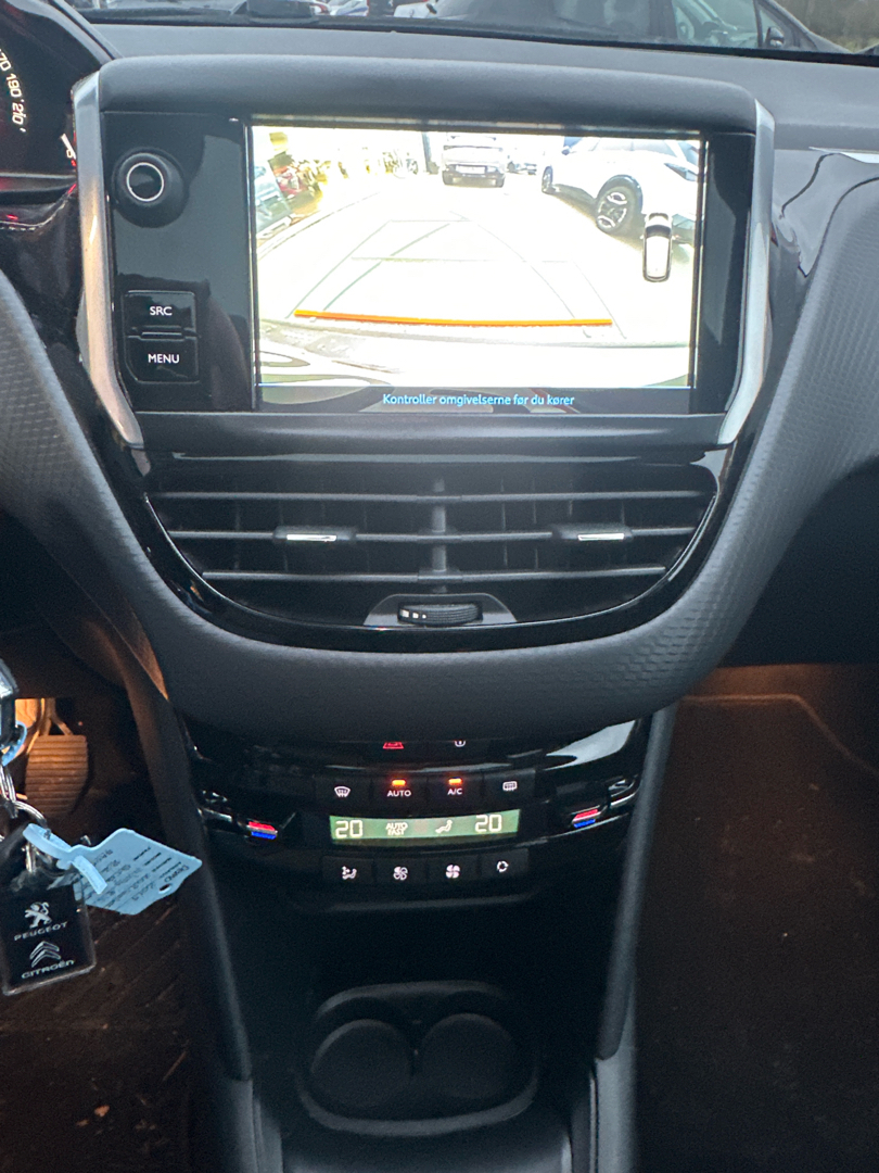 Peugeot 208 1,2 PureTech Selection Sky 82HK 5d