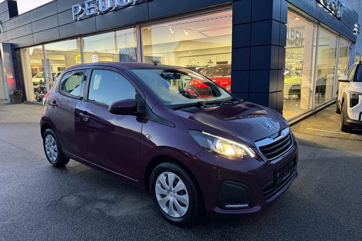 Rød Peugeot 108 fra 2015 set udefra