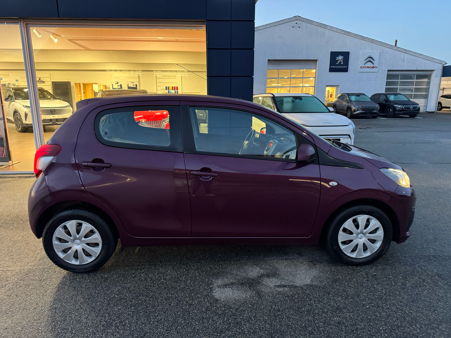 Rød Peugeot 108 fra 2015