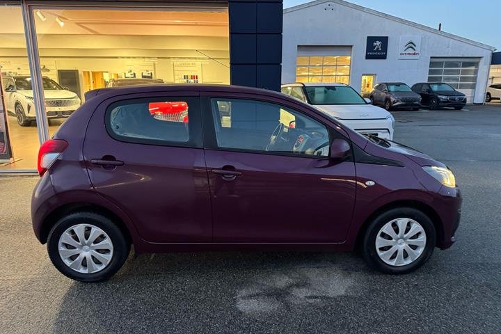 Rød Peugeot 108 fra 2015